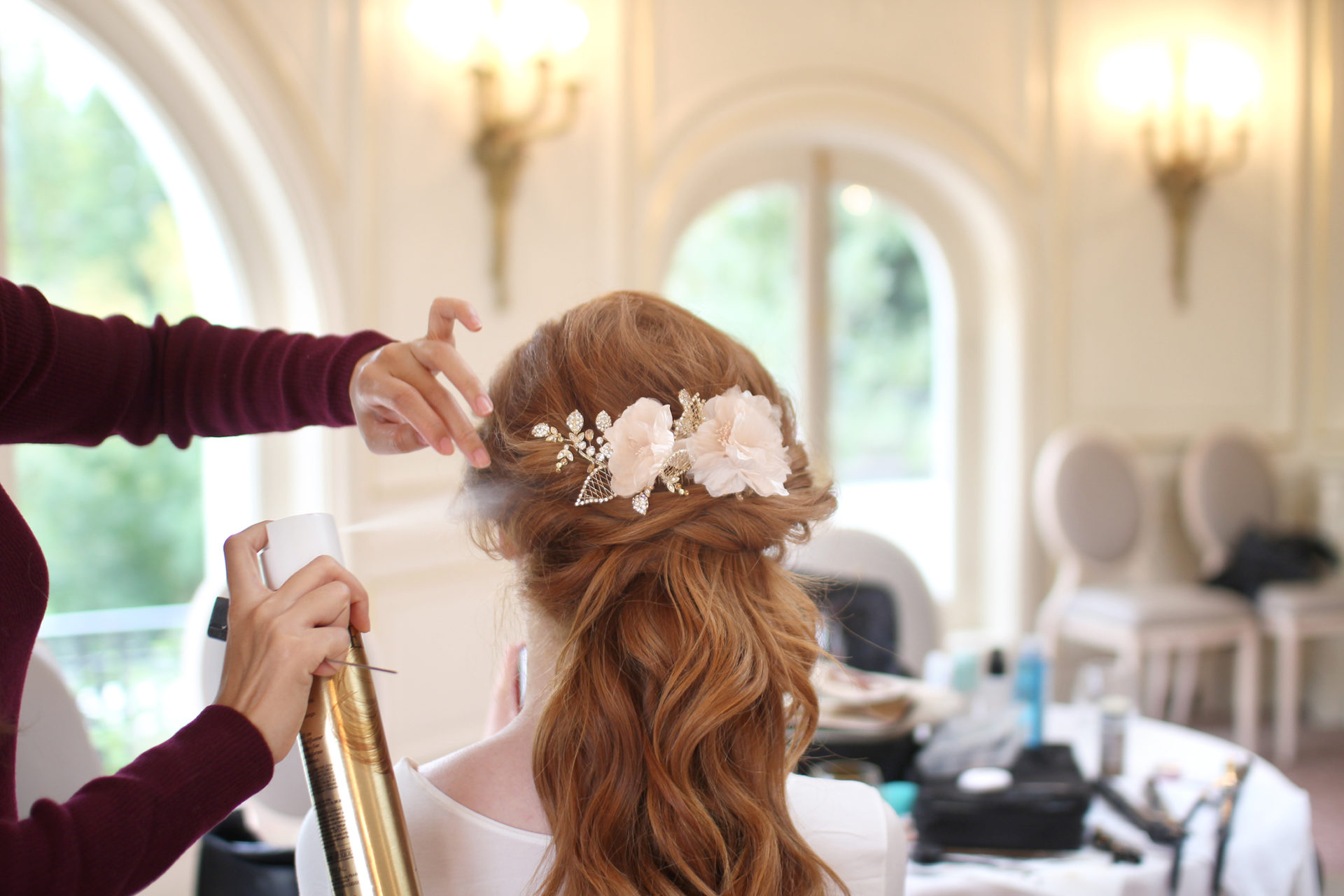 Mise en beauté par la maquilleuse