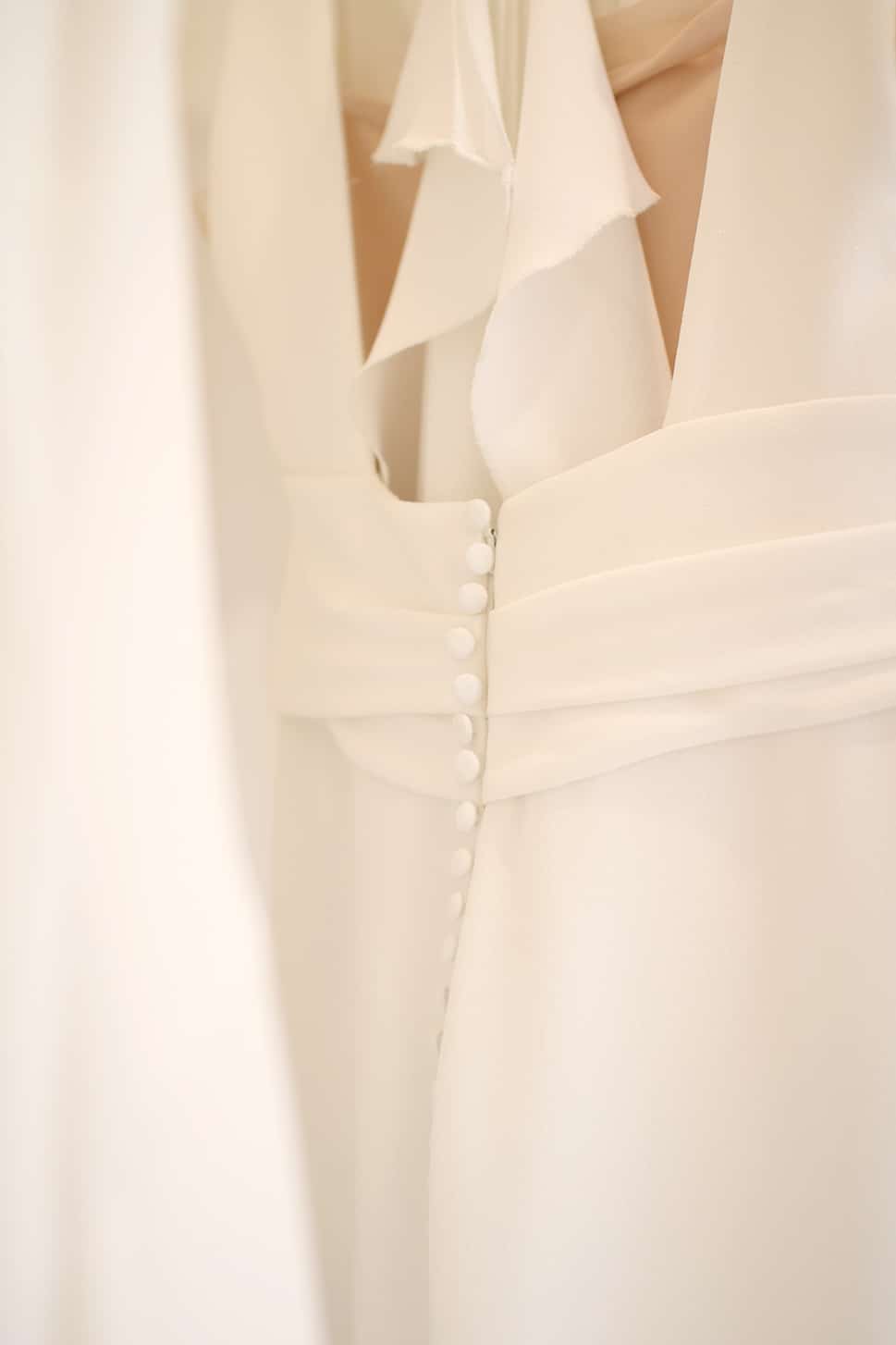 robe de mariée chic boutonnage dos