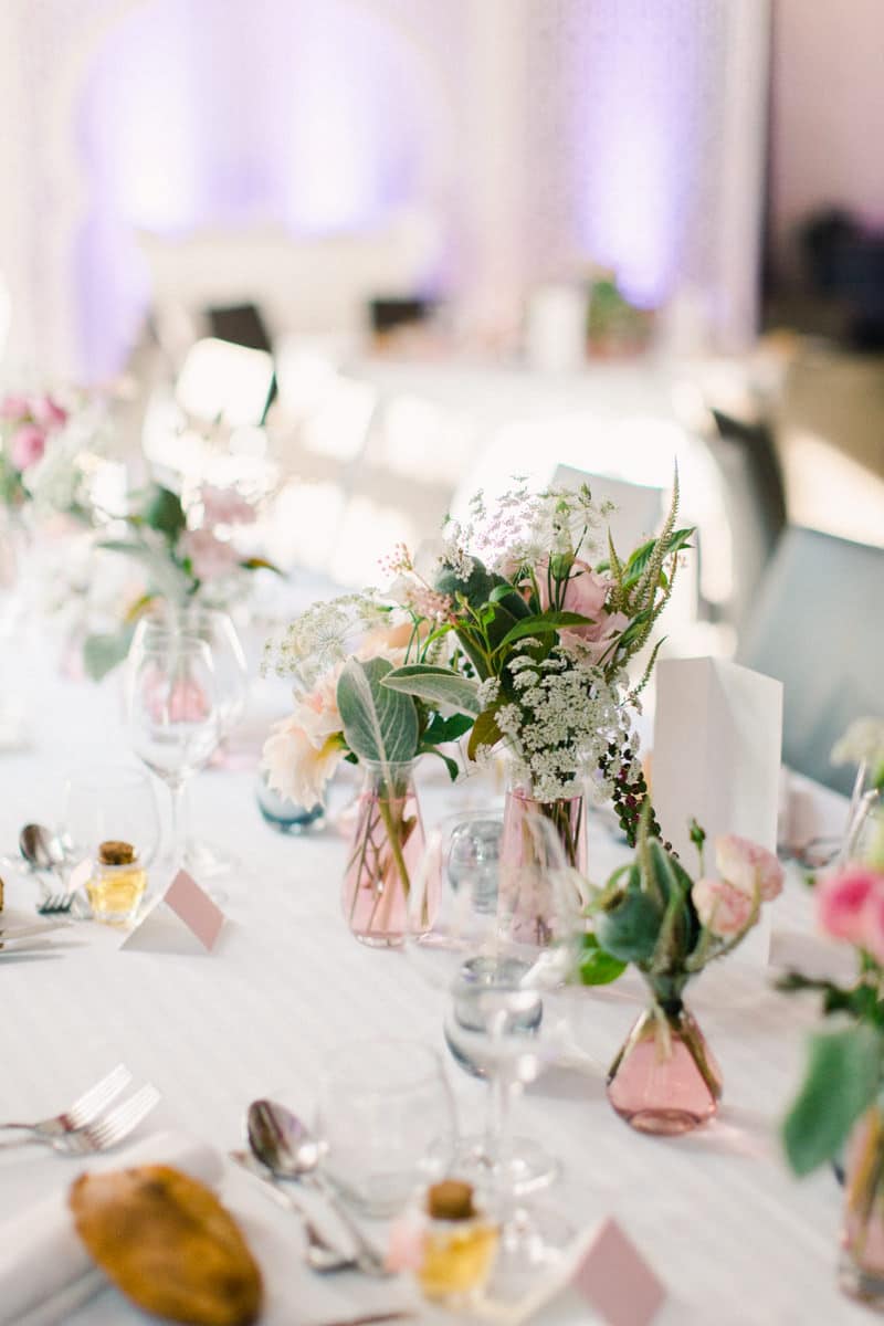 mariage éco-responsable décor-fleurs-table