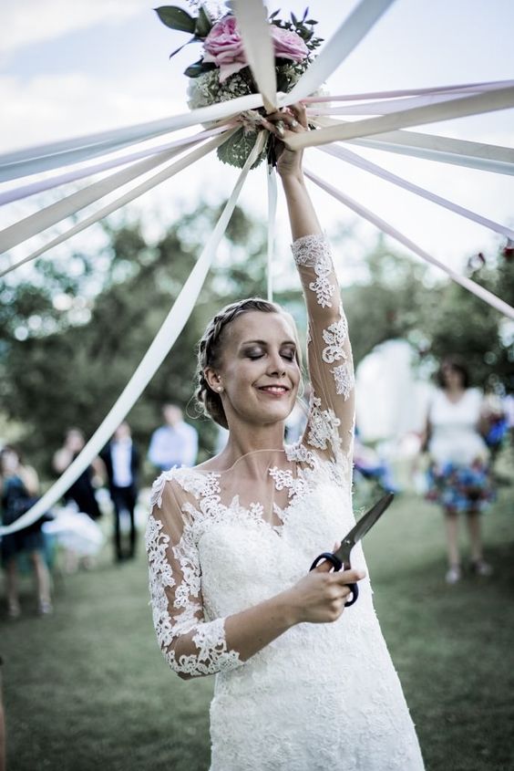 rituel rubans et bouquet de mariée